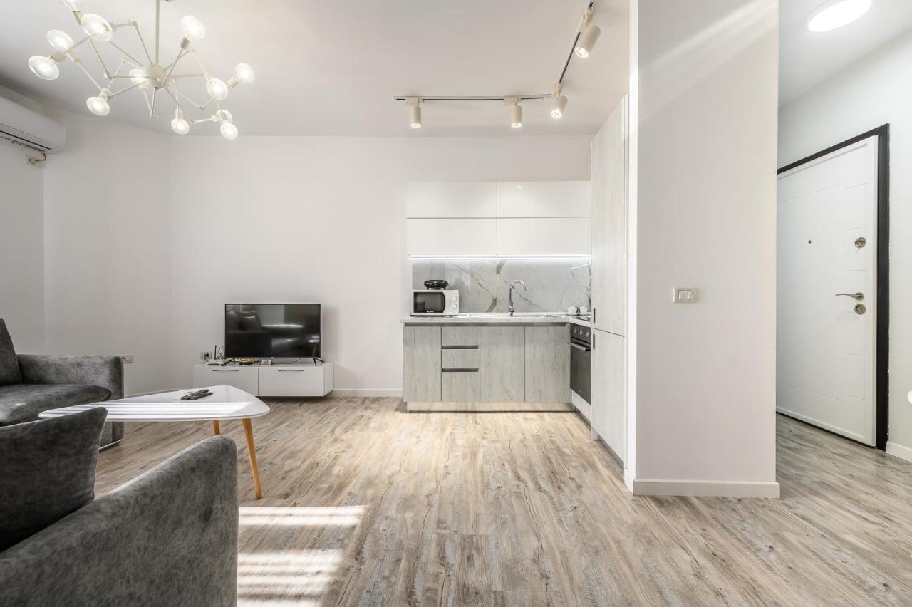 Miku Apartment-Modernly Designed Downtown Tirana Exteriör bild