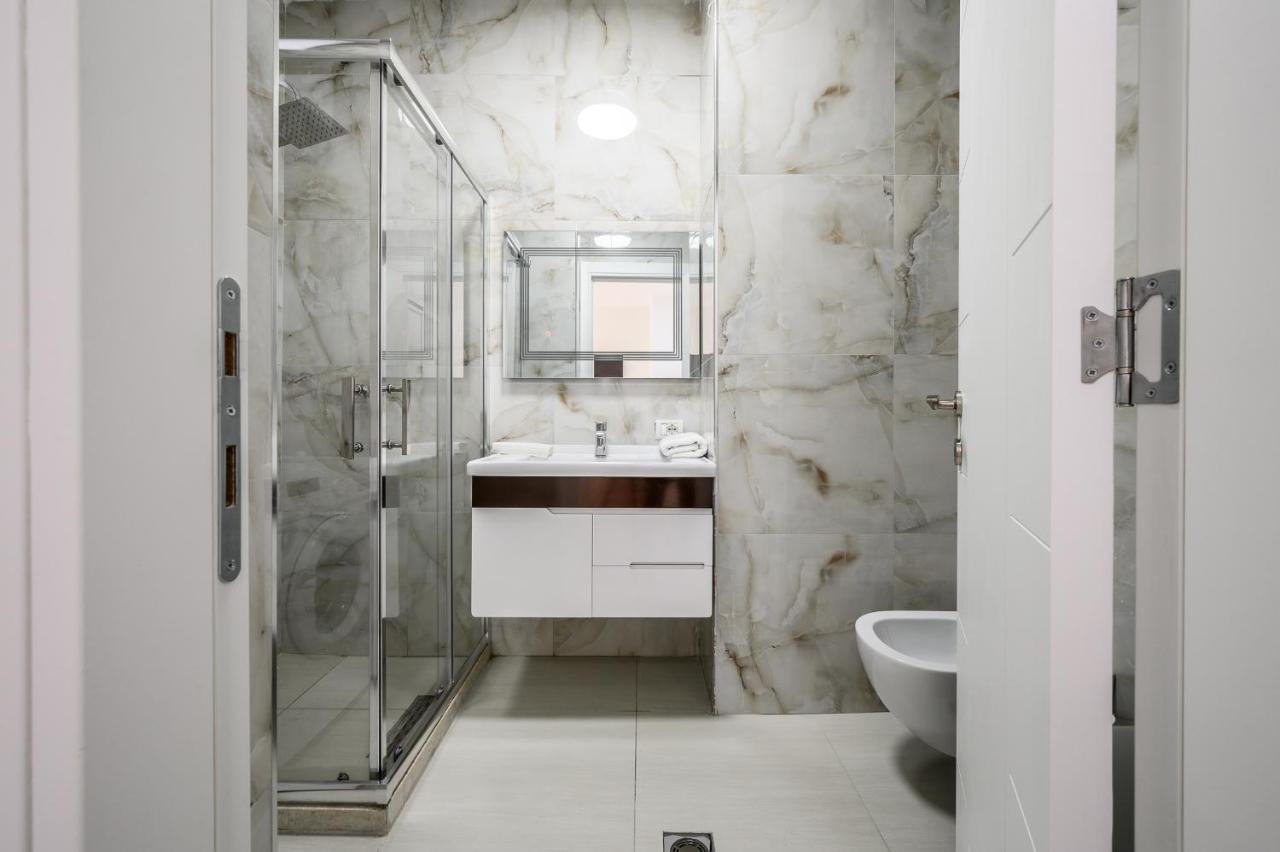 Miku Apartment-Modernly Designed Downtown Tirana Exteriör bild