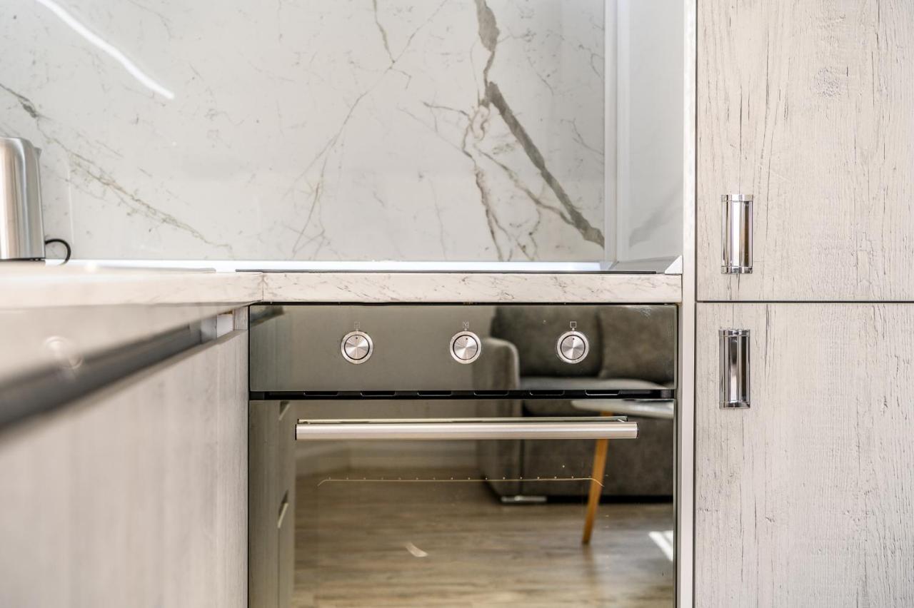 Miku Apartment-Modernly Designed Downtown Tirana Exteriör bild